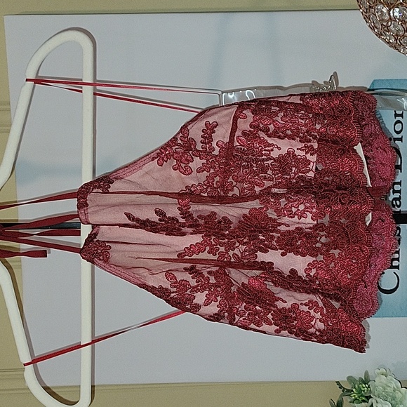 Halter top - Picture 1 of 6